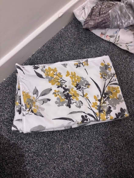 Photo of free Pillow cases & double bedding & bath mat (Micklefield HP13) #1