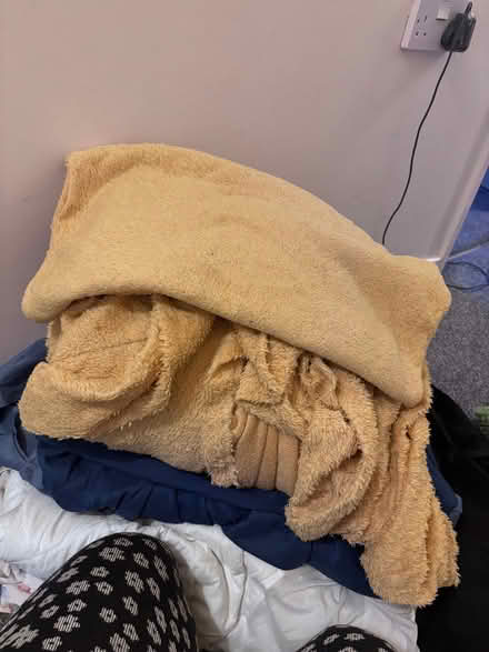 Photo of free Pillow cases & double bedding & bath mat (Micklefield HP13) #3