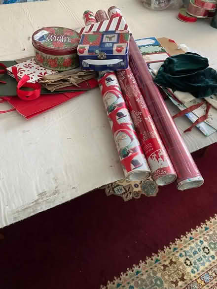 Photo of free Christmas wrapping (East side of Columbia) #1