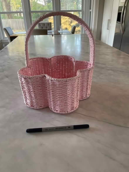 Photo of free Pink basket (Aurora Hills (Arlington)) #1