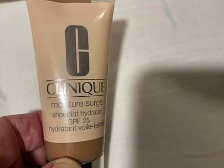 Photo of free Clinique, tinted moisture surge. (IP1) #2