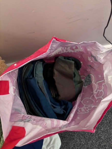 Photo of free Pillow cases & double bedding & bath mat (Micklefield HP13) #4