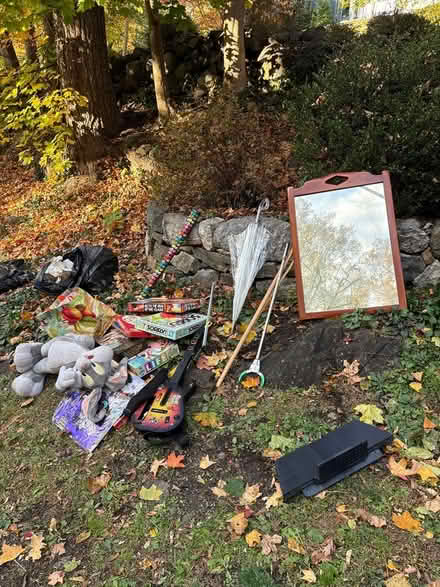 Photo of free Curb alert: mirror and kids stuff (Croton-on-Hudson) #1