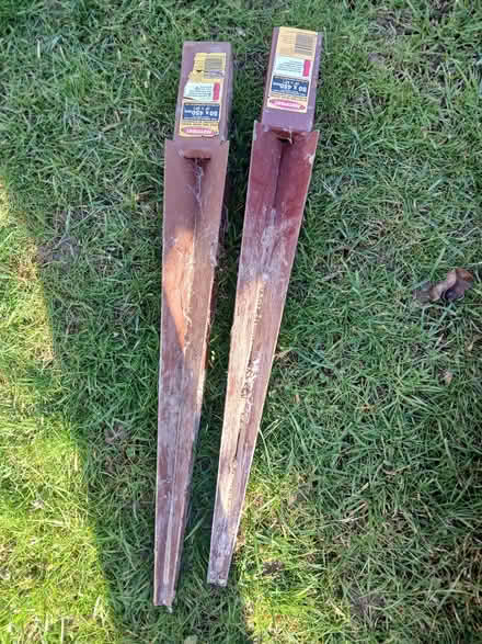 Photo of free Metposts (Marsh Farm LU3) #1