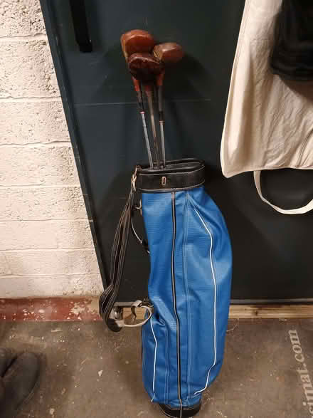 Photo of free Vintage golf bag and three clubs (Primrose Hill BA1) #2