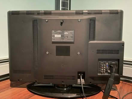 Photo of free 32” Working Toshiba TV (Highland Avenue near hospital) #2