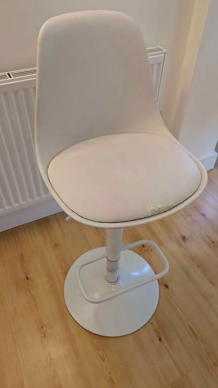 Photo of free White bar stool (Abingdon-on-Thames OX14) #1