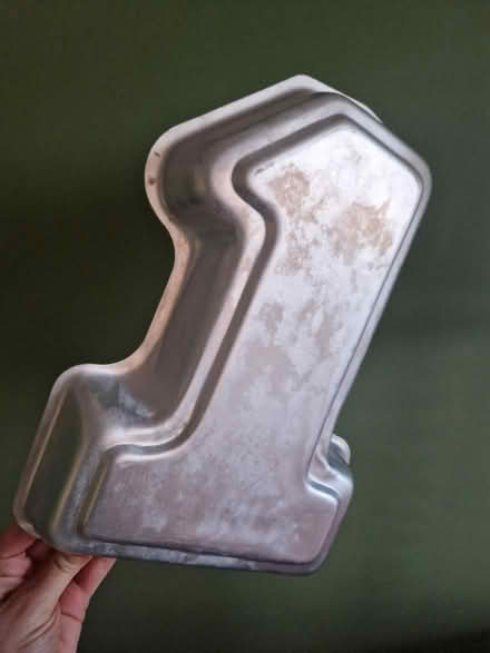Photo of free 1 birthday cake tin (BN2) #1