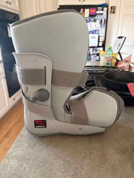 Photo of free Breg Light Medical Air Boot Size M (Providence Subdivision, Elgin) #4