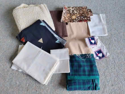 Photo of free Selection of pieces of fabric (Bloomfield) #1