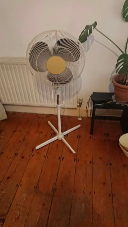 Photo of free Standing fan working (CT11) #1