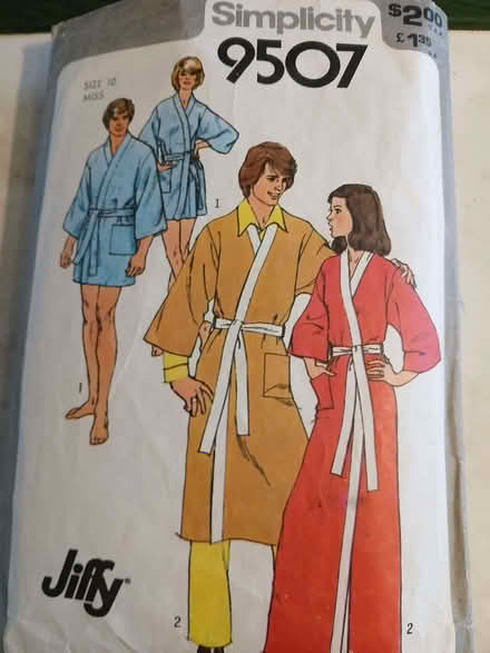 Photo of free Vintage dressing gown pattern (Minster Lovell OX29) #1