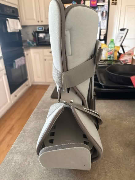 Photo of free Breg Light Medical Air Boot Size M (Providence Subdivision, Elgin) #2