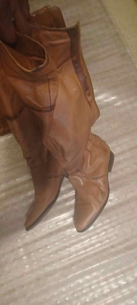 Photo of free Women's boots, size 9 (Northern va) #1