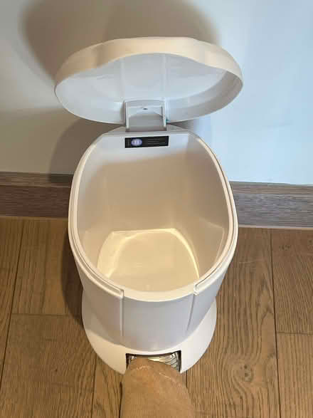 Photo of free Mini step trash can (Wandsworth SW18) #1