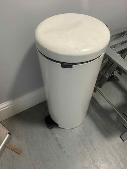 Photo of free Kitchen bin (purley) #1