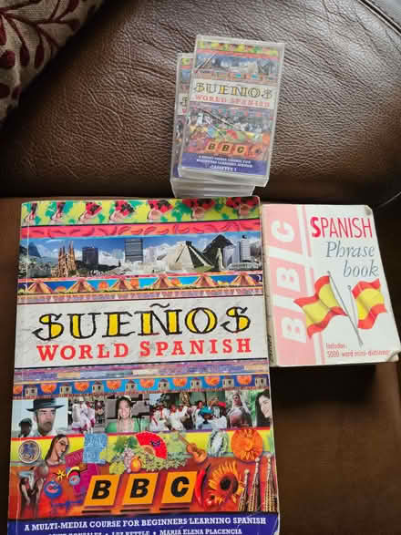 Photo of free BBC Beginners Spanish course - book & cassettes (Aston OX18) #1
