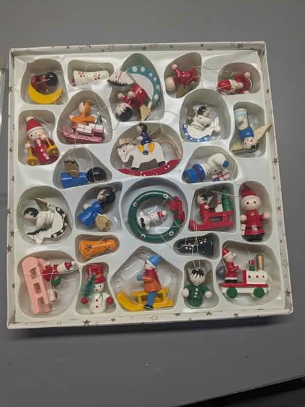 Photo of free Christmas Decorations (Wayne, Annapolis/Wayne Rd) #4