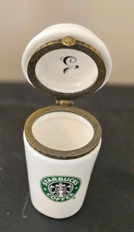 Photo of free Starbucks decor (Wallingford) #2