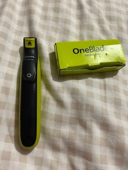 Photo of free Philips one blade, with charger (ware SG12) #1