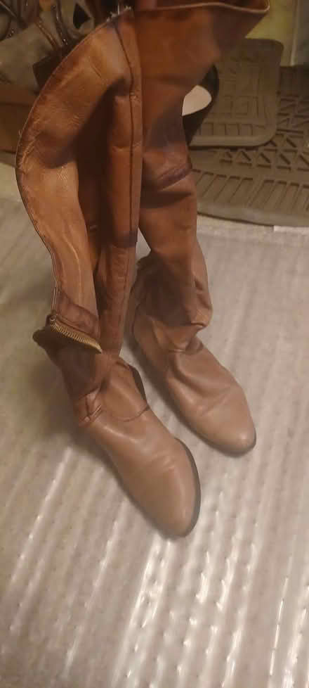 Photo of free Women's boots, size 9 (Northern va) #2