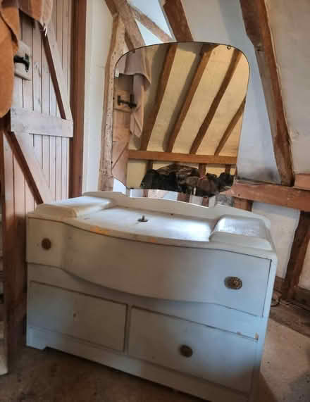 Photo of free Dressing table, needs painting (IP77) #1