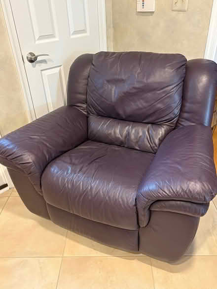Photo of free Leather Furniture (Mount Laurel, NJ) #2