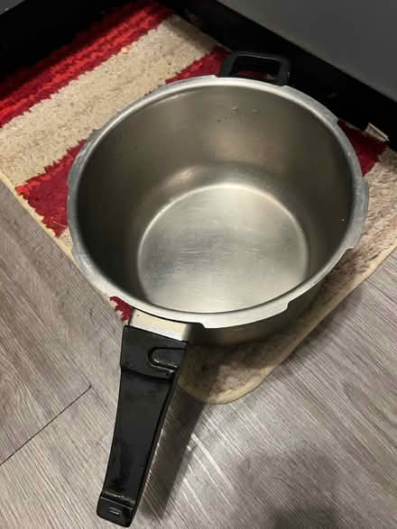 Photo of free Pressure Cooker (UB7) #2