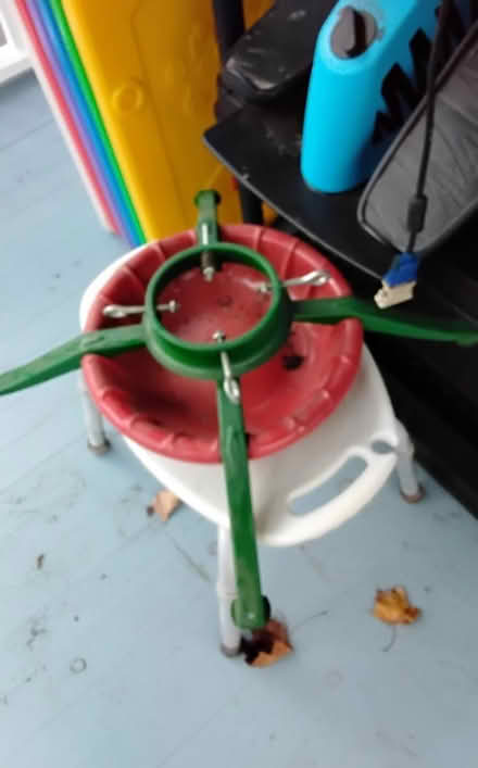 Photo of free walkers,bathseat,tripod,toyanimals (chappaqua) #4