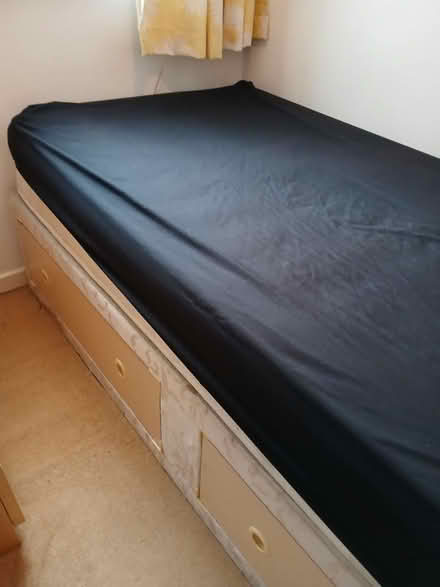 Photo of free Single bed with drawers (Ng33eq) #2