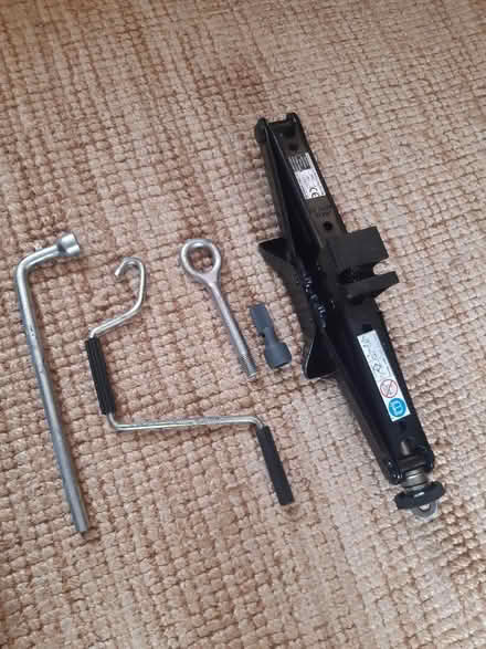 Photo of free Car jack (Woodseats S8) #1