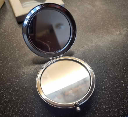 Photo of free Small compact mirror (Croydon) #3
