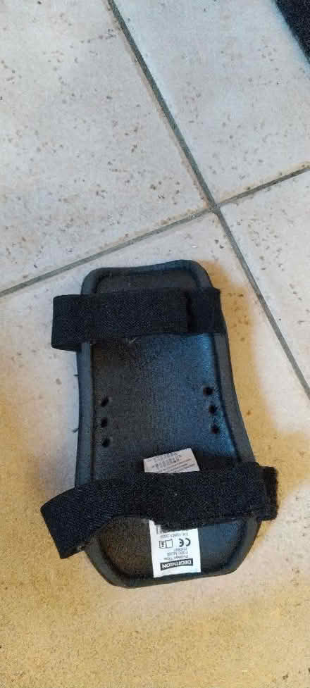 Photo of free One shin guard (Kennington OX1) #2
