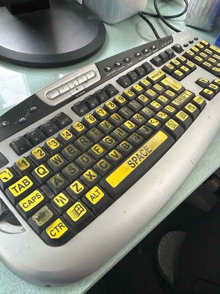 Photo of free Monitor and keyboard (windsor-maidenhead-freegle CGA SL4) #2