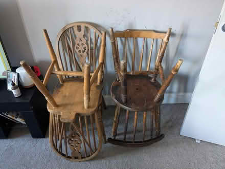 Photo of free Extendable table with 4 chairs (BN23) #1