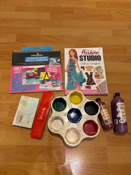 Photo of free Children's Arts and crafts books and materials (Garnethill G3) #1