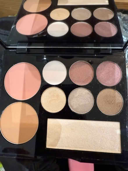 Photo of free No 7 Makeup Palette (Billericay CM11) #2