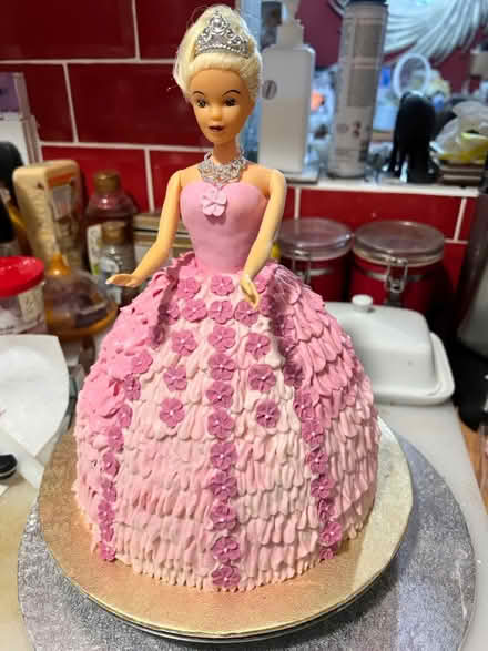 Photo of free Barbie doll cake topper (Whitton TW3) #3