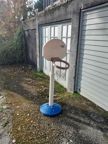 Photo of free Kids basketball hoop (Wallingford) #1