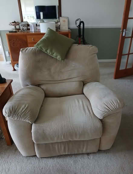 Photo of free Electric reclining chair (Reigate RH2) #1