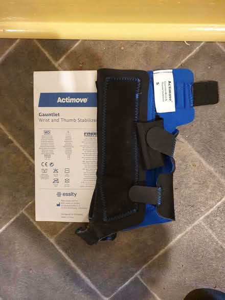 Photo of free Actimove Wrist and Thumb Stabiliser - unused (Central Watford WD17) #1