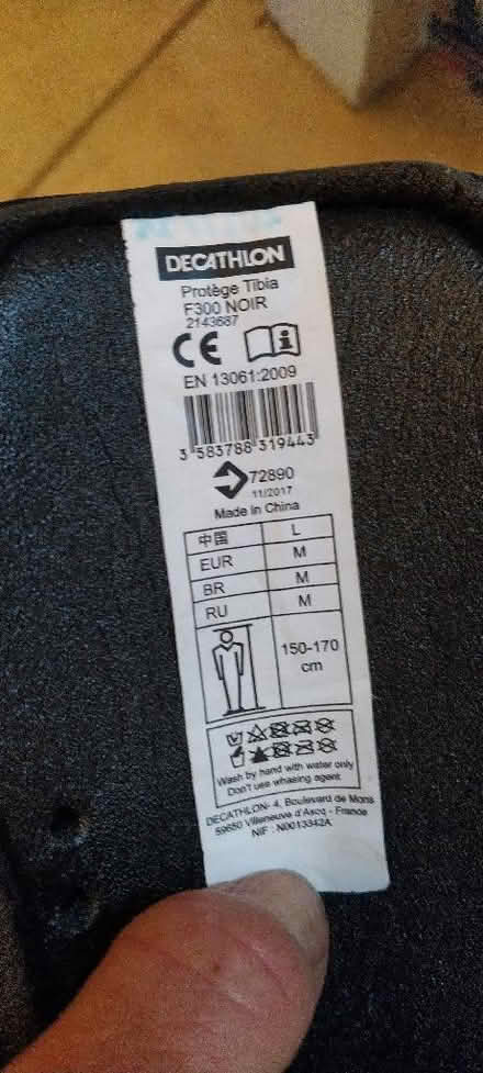 Photo of free One shin guard (Kennington OX1) #3