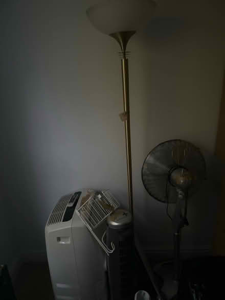 Photo of free Aircon, fans, lamp (Notting Hill Gate W11) #1