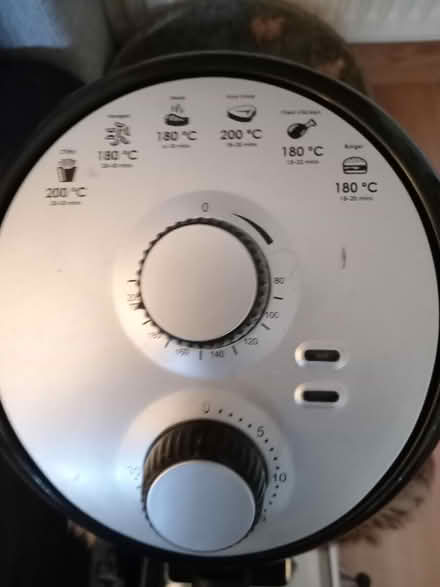 Photo of free Air fryer (Lower Morden SM4) #2