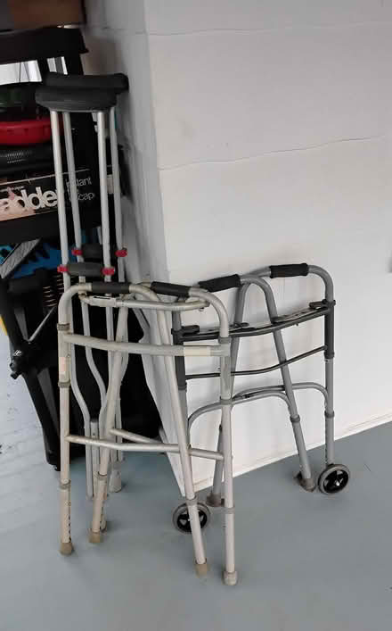 Photo of free walkers,bathseat,tripod,toyanimals (chappaqua) #1