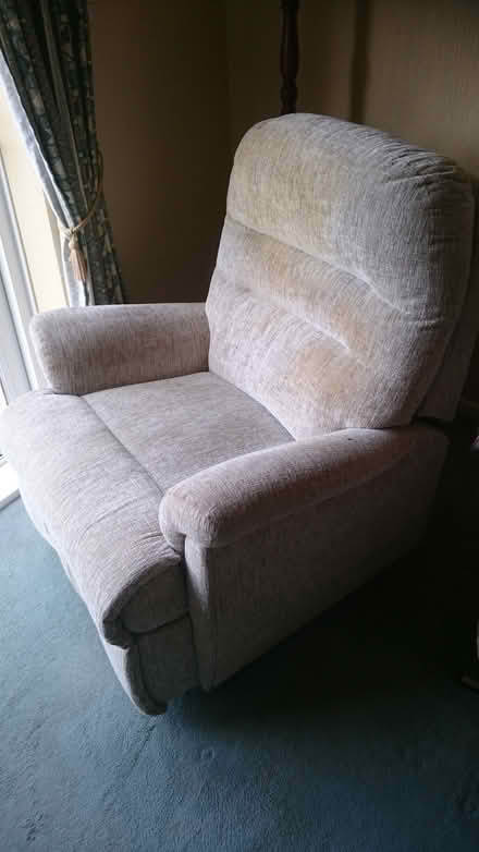 Photo of free electric reclining chair (lowestoft) #1