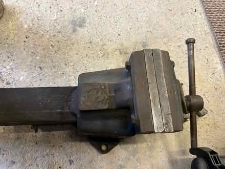 Photo of free Engineers heavy duty vice. (Tadley RG26) #1