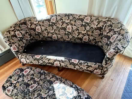 Photo of free Antique couch (Rhinebeck village) #3