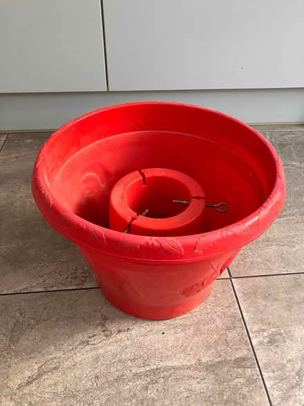 Photo of free Christmas tree stand/pot (Victoria Park/Brookfield Rd E9) #1