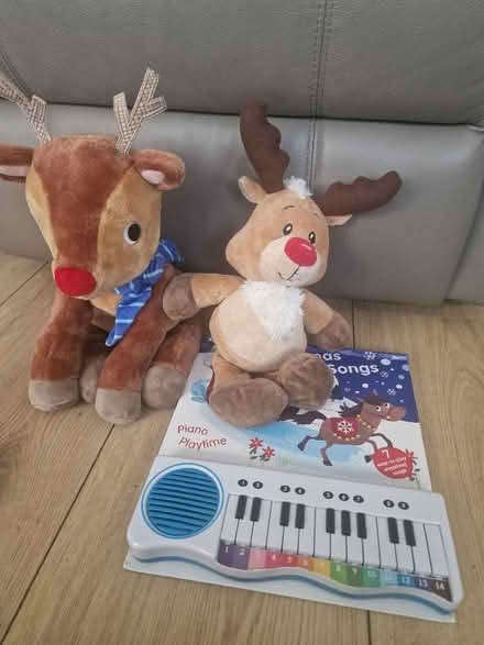 Photo of free Christmas piano book and two reindeer plush toys (Isleworth TW7) #4